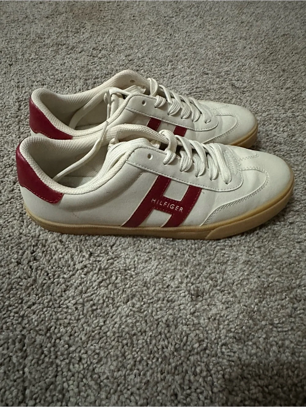Tommy Hilfiger women’s Cream & Red Low-Top Sneakers